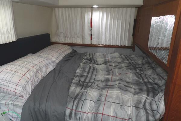 28ft Carver Yacht For Sale