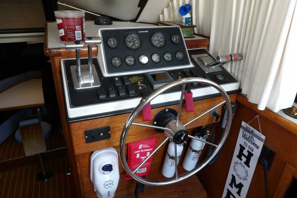 28ft Carver Yacht For Sale