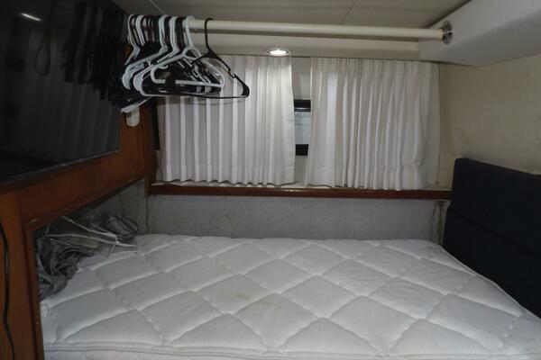 28ft Carver Yacht For Sale