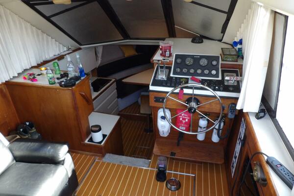 28ft Carver Yacht For Sale