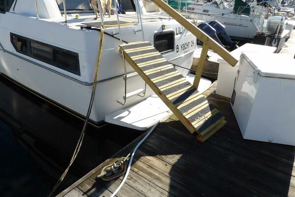 28ft Carver Yacht For Sale