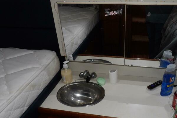 28ft Carver Yacht For Sale