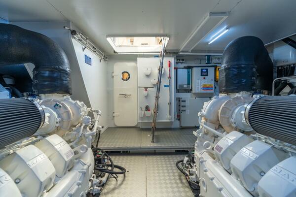 72ft Ferretti Yachts Yacht For Sale