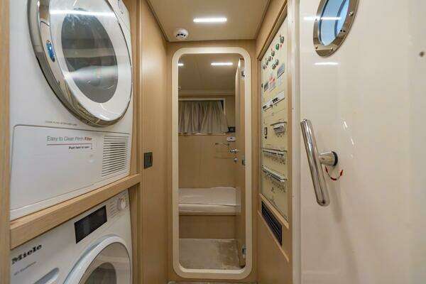 Ferretti Yachts 720 Yacht For Sale