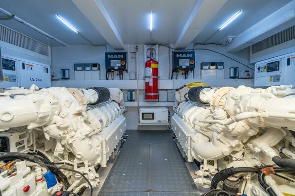 72ft Ferretti Yachts Yacht For Sale