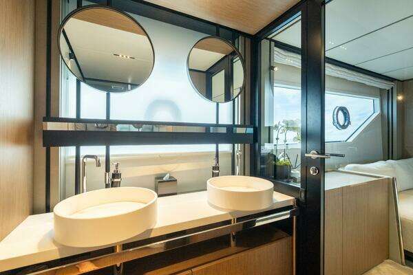 Ferretti Yachts 720 Yacht For Sale