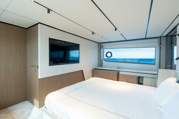 72ft Ferretti Yachts Yacht For Sale