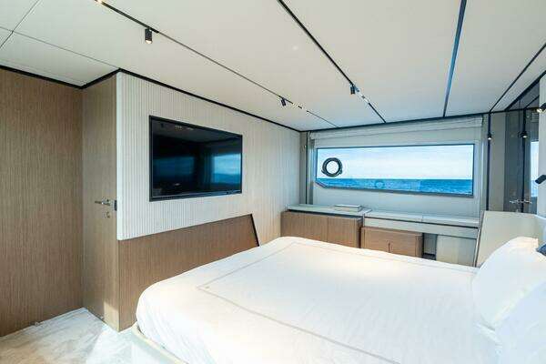 Ferretti Yachts 720 Yacht For Sale