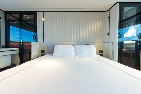 72ft Ferretti Yachts Yacht For Sale