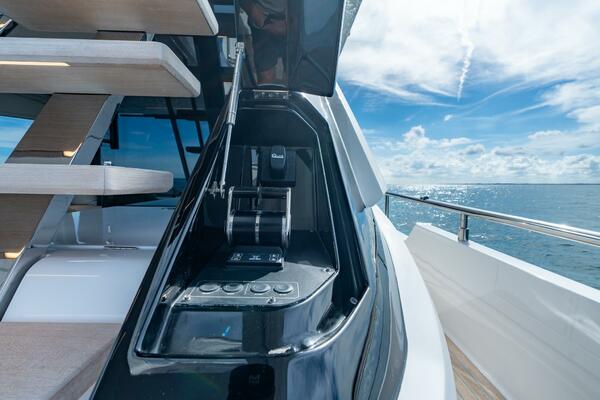 72ft Ferretti Yachts Yacht For Sale