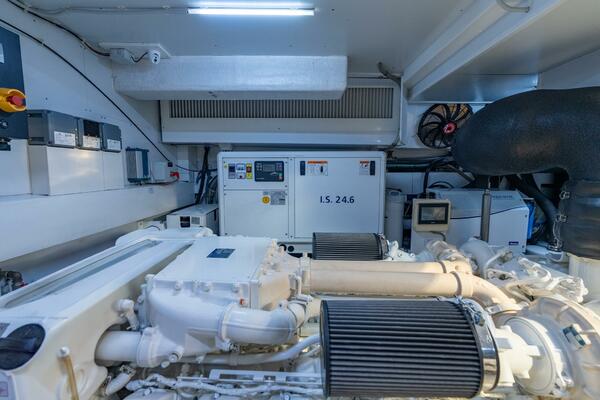 72ft Ferretti Yachts Yacht For Sale