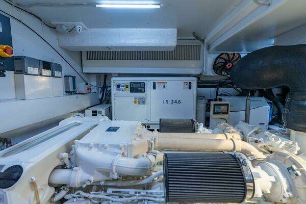 Ferretti Yachts 720 Yacht For Sale