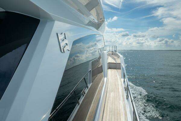 Ferretti Yachts 720 Yacht For Sale