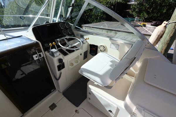 30ft Pursuit Yacht For Sale