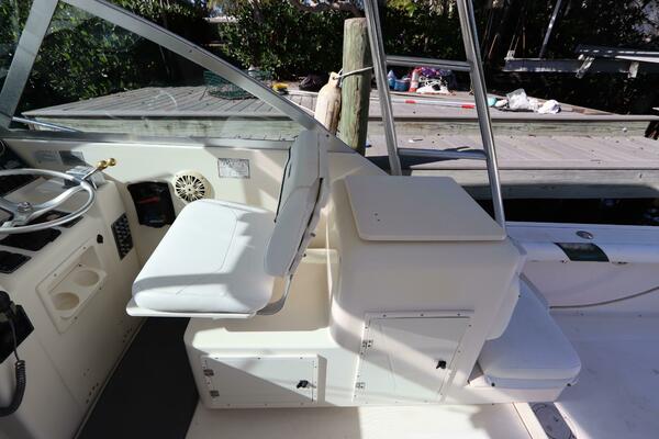 30ft Pursuit Yacht For Sale