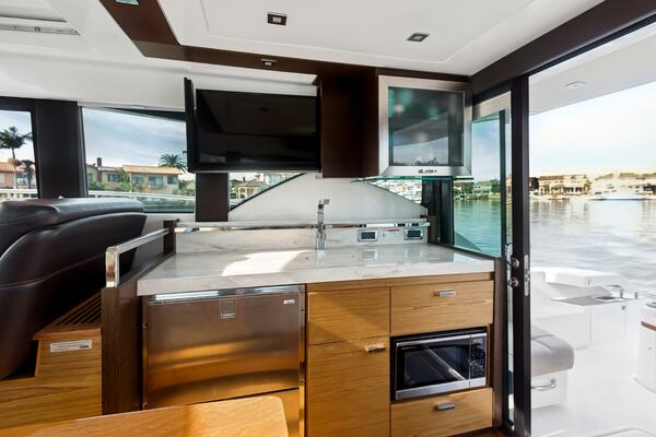 POUR IT ON 39ft Tiara Yachts Yacht For Sale