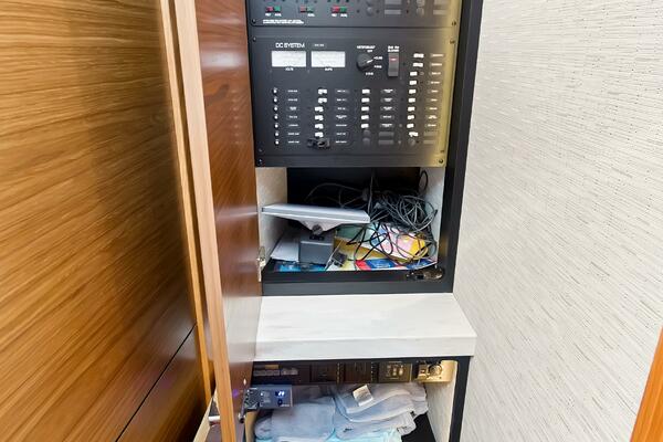 POUR IT ON 39ft Tiara Yachts Yacht For Sale