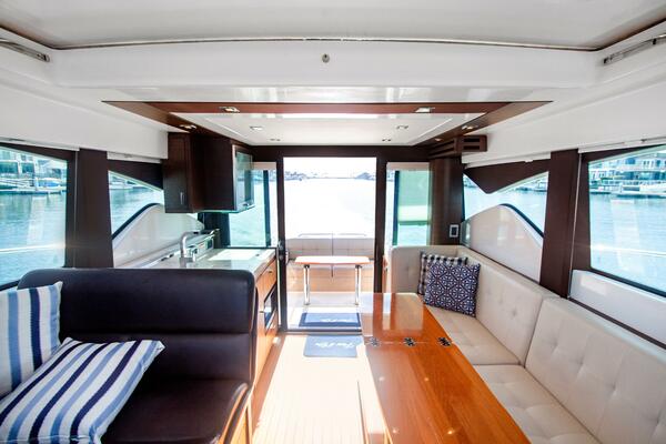 POUR IT ON 39ft Tiara Yachts Yacht For Sale