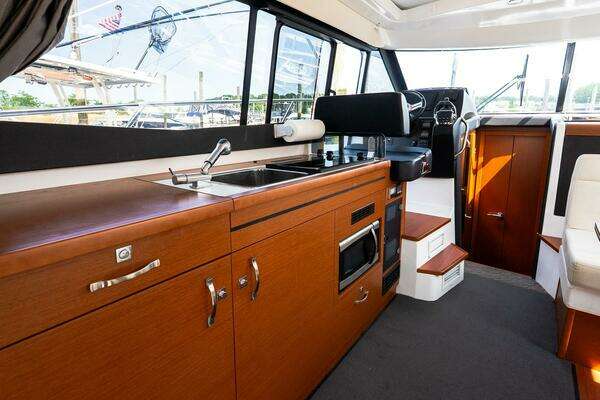 Jeanneau NC 11 Yacht For Sale