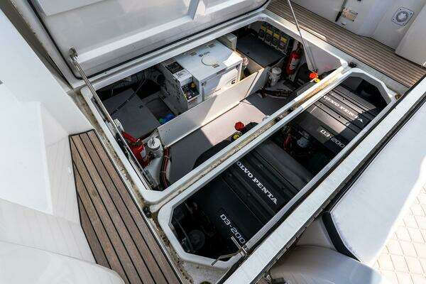 Jeanneau NC 11 Yacht For Sale