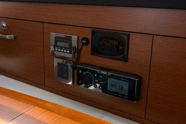 Jeanneau NC 11 Yacht For Sale