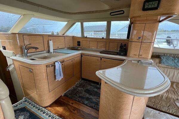 Sea Ray 560 Sedan Bridge Yacht For Sale