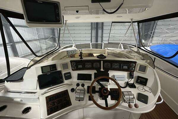 Sea Ray 560 Sedan Bridge Yacht For Sale