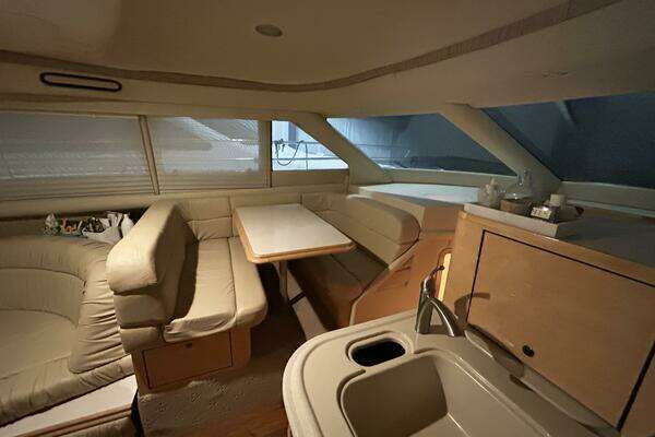 Sea Ray 560 Sedan Bridge Yacht For Sale