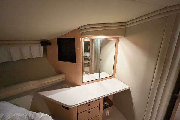 Sea Ray 560 Sedan Bridge Yacht For Sale