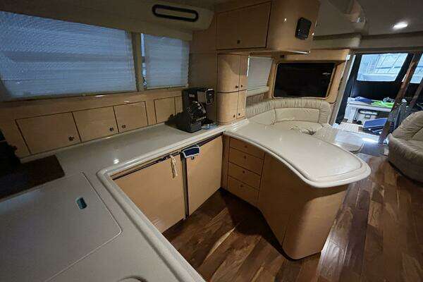 Sea Ray 560 Sedan Bridge Yacht For Sale