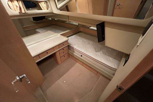 Sea Ray 560 Sedan Bridge Yacht For Sale