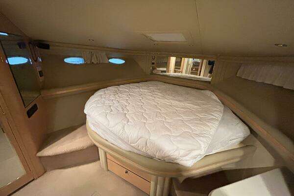 Sea Ray 560 Sedan Bridge Yacht For Sale