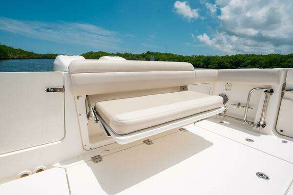 Center Console 330 Outrage Yacht For Sale