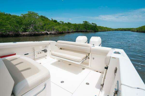 Center Console 330 Outrage Yacht For Sale