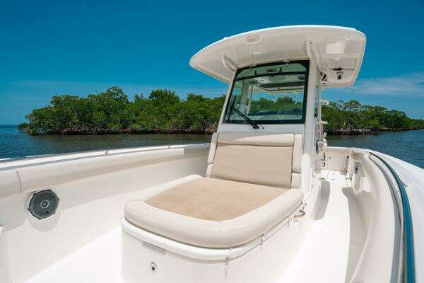 Center Console 330 Outrage Yacht For Sale