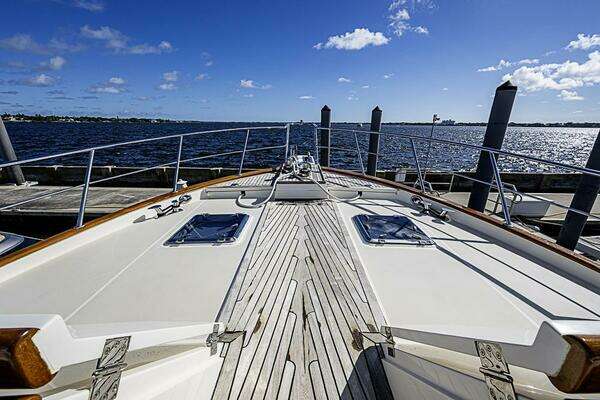 Marlow Explorer 66E Yacht For Sale