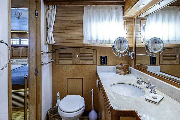 Marlow Explorer 66E Yacht For Sale