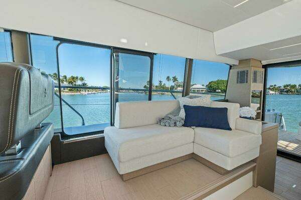 Prestige 520 Flybridge Yacht For Sale