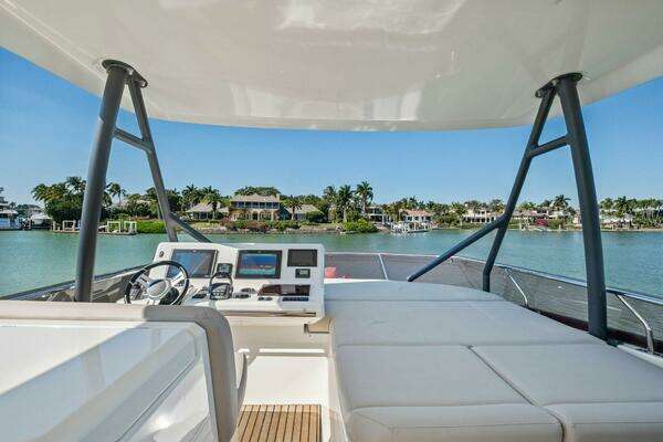 Prestige 520 Flybridge Yacht For Sale