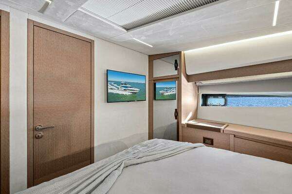 Prestige 520 Flybridge Yacht For Sale