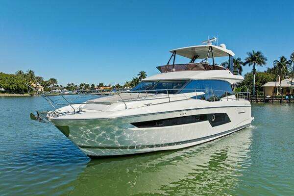 Prestige 520 Flybridge Yacht For Sale