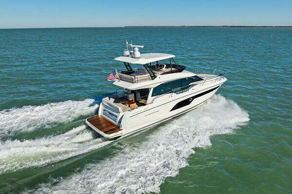 Prestige 520 Flybridge Yacht For Sale