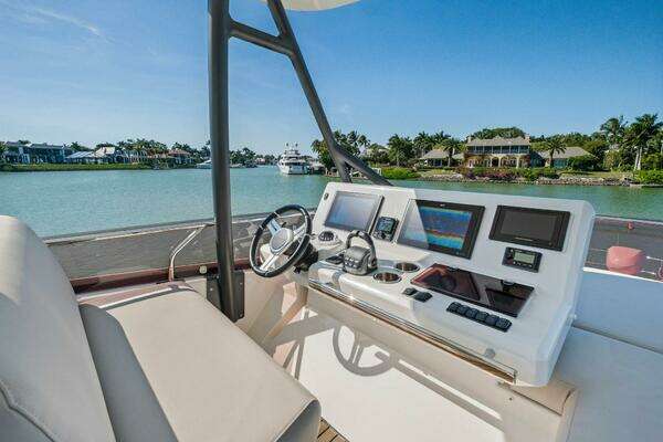 Prestige 520 Flybridge Yacht For Sale