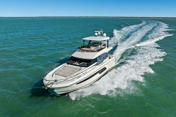 Prestige 520 Flybridge Yacht For Sale