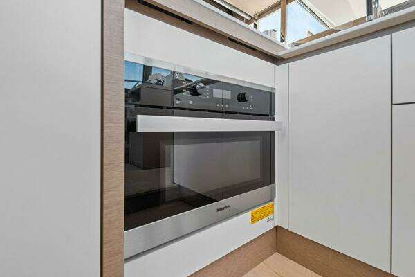 Prestige 520 Flybridge Yacht For Sale