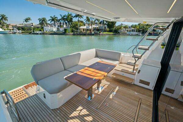 Prestige 520 Flybridge Yacht For Sale