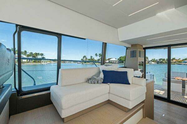 Prestige 520 Flybridge Yacht For Sale