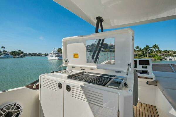 Prestige 520 Flybridge Yacht For Sale