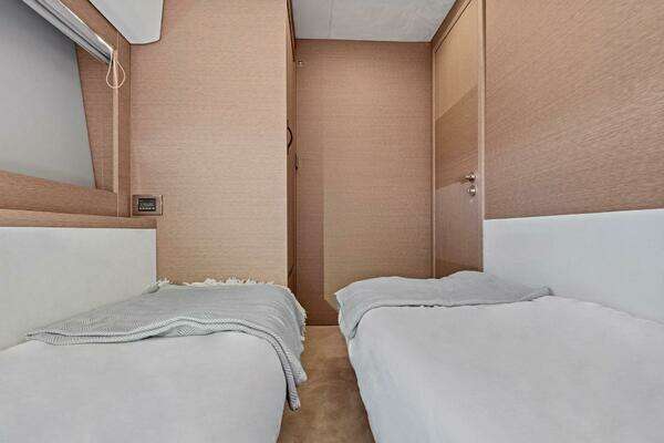 Prestige 520 Flybridge Yacht For Sale