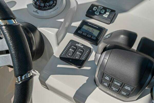 Prestige 520 Flybridge Yacht For Sale